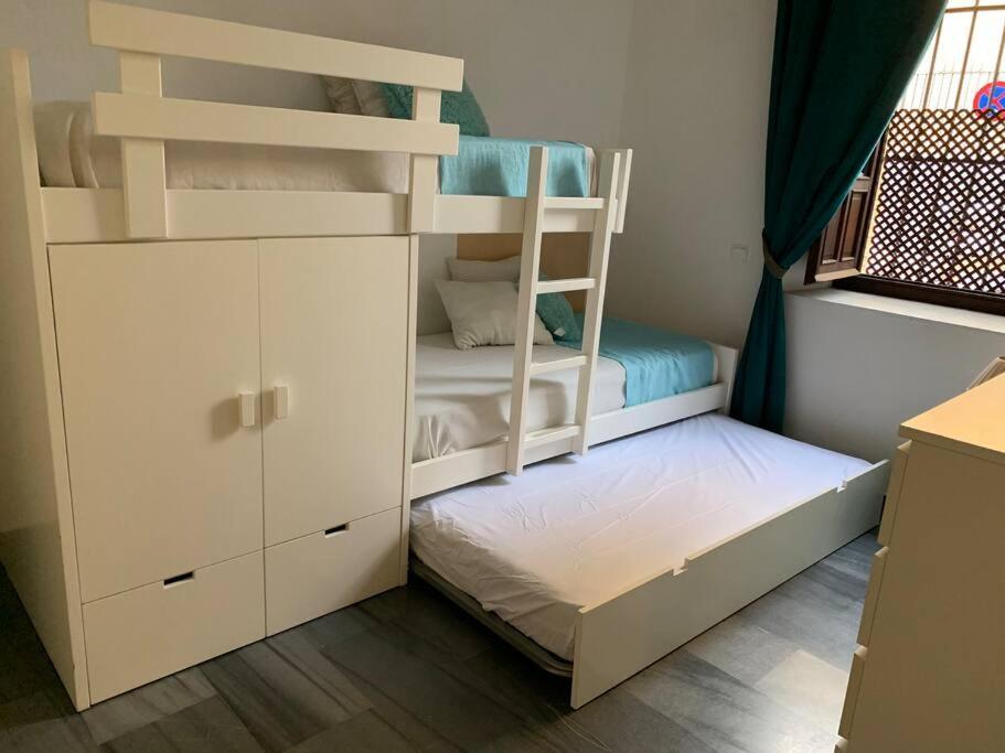 Beautiful Silent Apartment Private Parking Sevilla Bagian luar foto