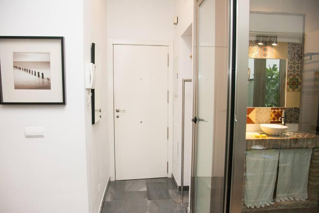 Beautiful Silent Apartment Private Parking Sevilla Bagian luar foto