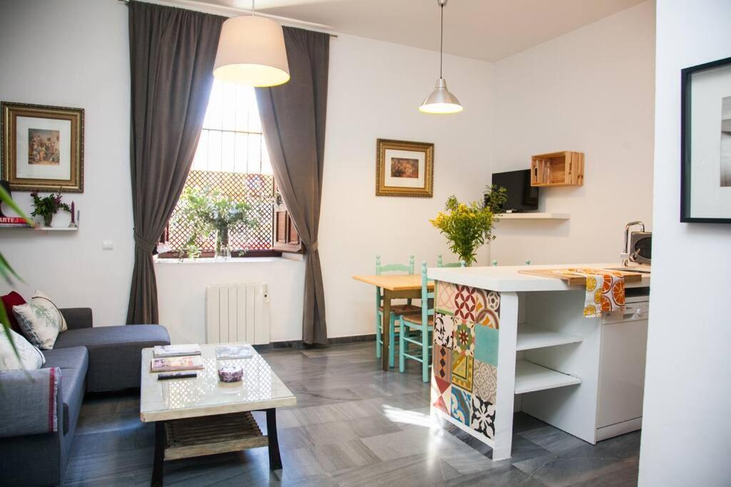 Beautiful Silent Apartment Private Parking Sevilla Bagian luar foto