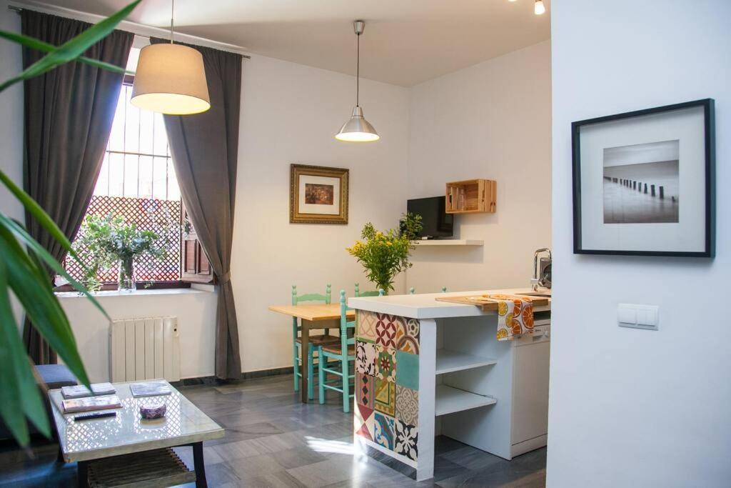 Beautiful Silent Apartment Private Parking Sevilla Bagian luar foto